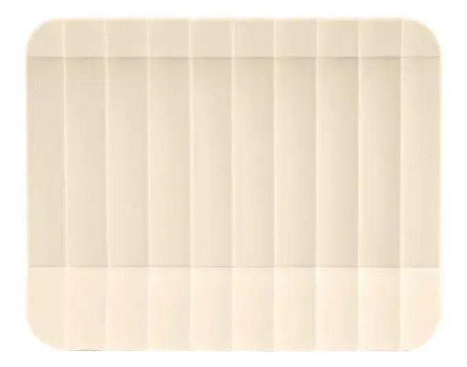 Eleganter Serviettenhalter aus hochwertigem Material in Beige, ideal für stilvolle Tischdekorationen, Maße: 15x4.5x12 cm.