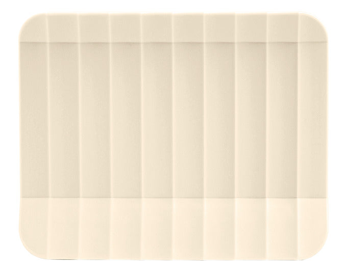 Eleganter Serviettenhalter aus hochwertigem Material in Beige, ideal für stilvolle Tischdekorationen, Maße: 15x4.5x12 cm.