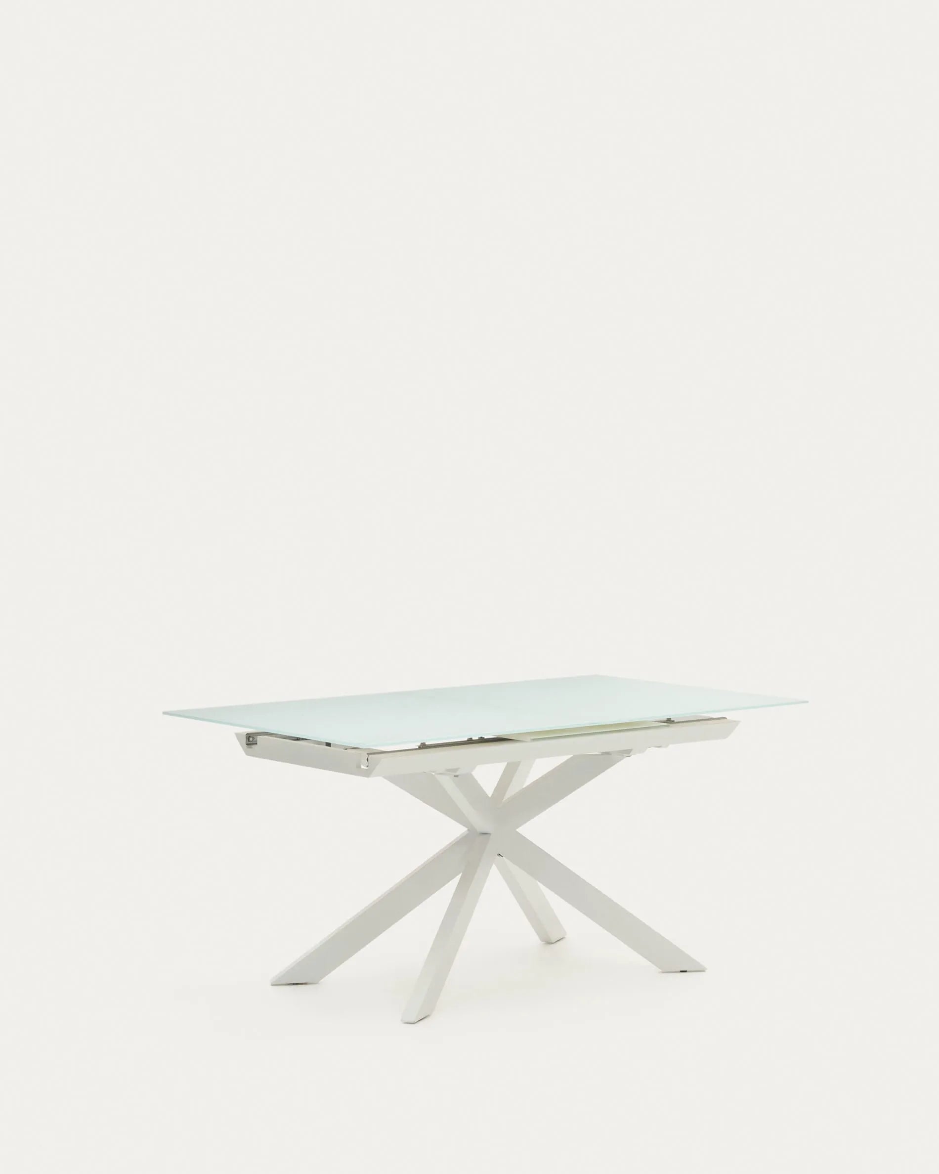 Eleganter Ausziehtisch aus Glas mit stabilen Stahlbeinen, flexibel erweiterbar für stilvolle Dinnerpartys.