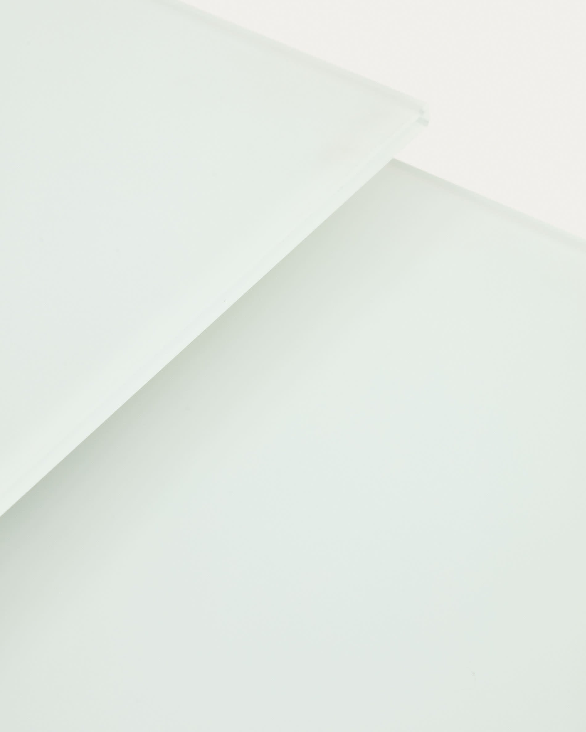 Moderner Atminda Ausziehtisch mit gehärtetem Glas und weißen Stahlbeinen, 160-210 x 90 cm, ideal für stilvolle Esszimmer.