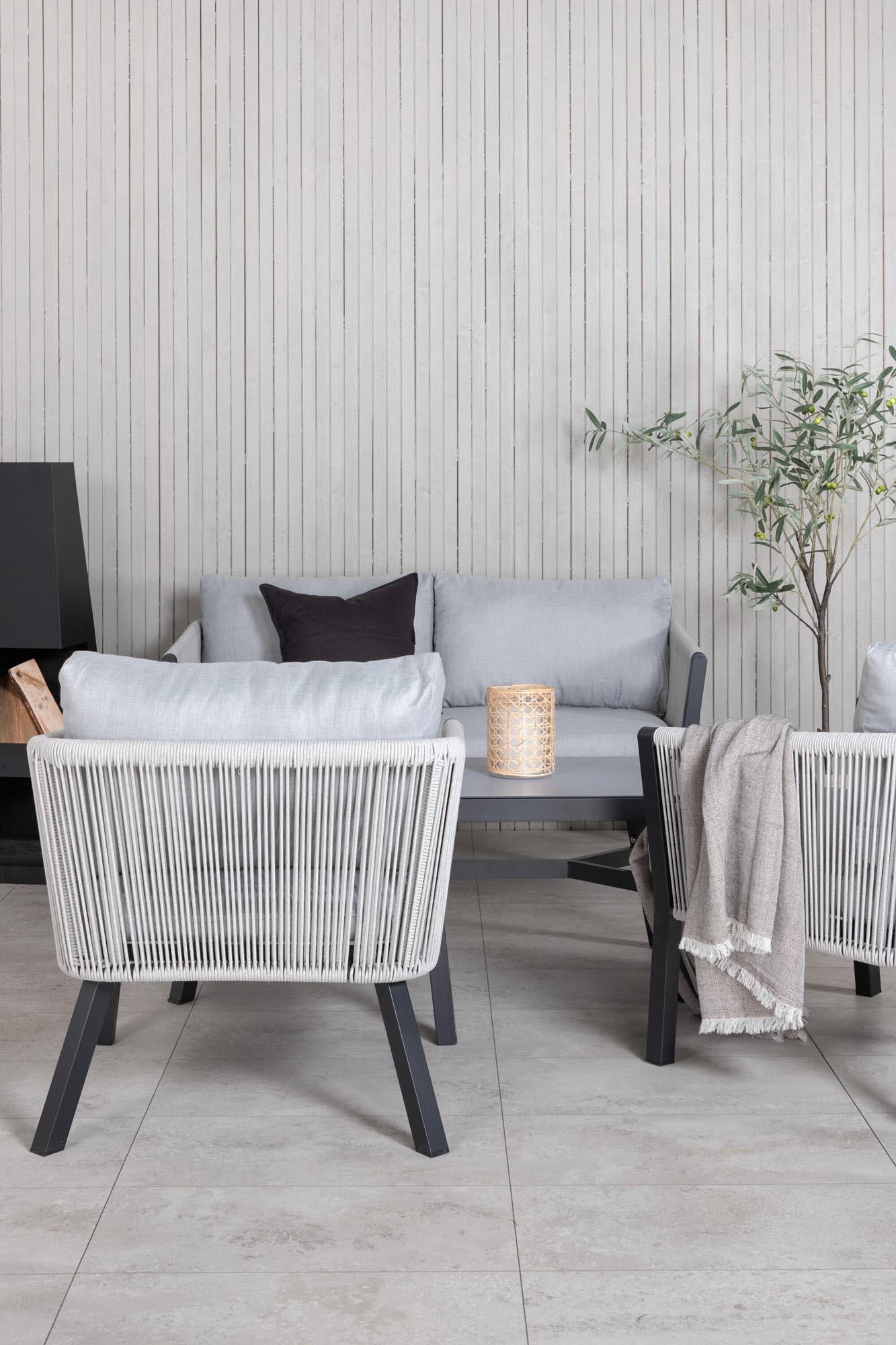 Virya Sofa Outdoorset 120cm in Grau präsentiert im Onlineshop von KAQTU Design AG. Loungeset ist von Venture Home