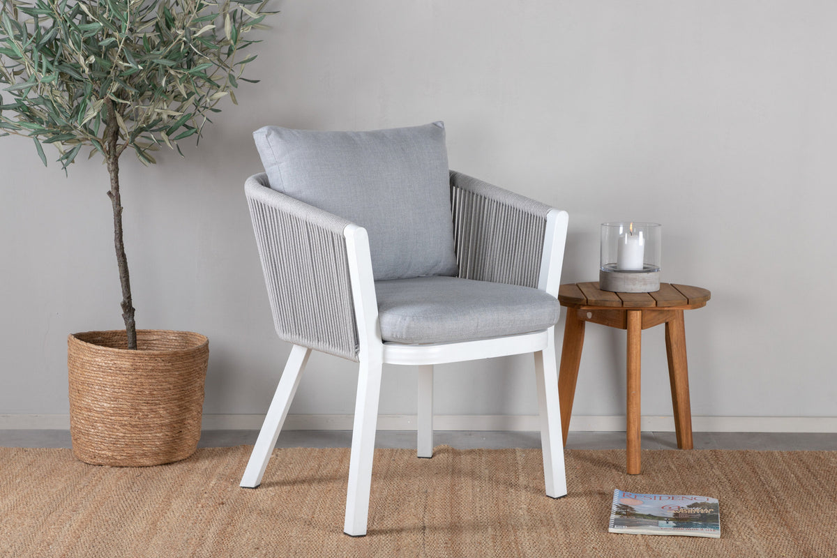 Virya Gartenstuhl in Grau präsentiert im Onlineshop von KAQTU Design AG. Gartenstuhl mit Armlehnen ist von Venture Home