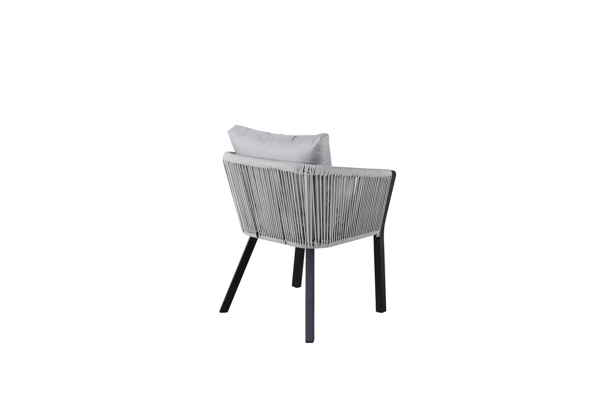 Virya Gartenstuhl in Schwarz präsentiert im Onlineshop von KAQTU Design AG. Gartenstuhl mit Armlehnen ist von Venture Home
