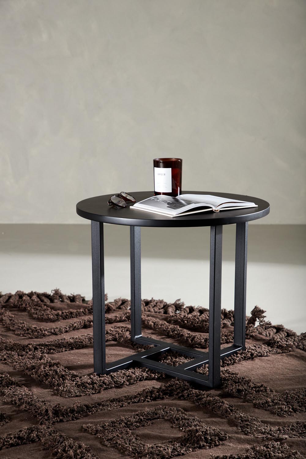 Lawton Coffee Tisch in Schwarz präsentiert im Onlineshop von KAQTU Design AG. Beistelltisch ist von Venture Home
