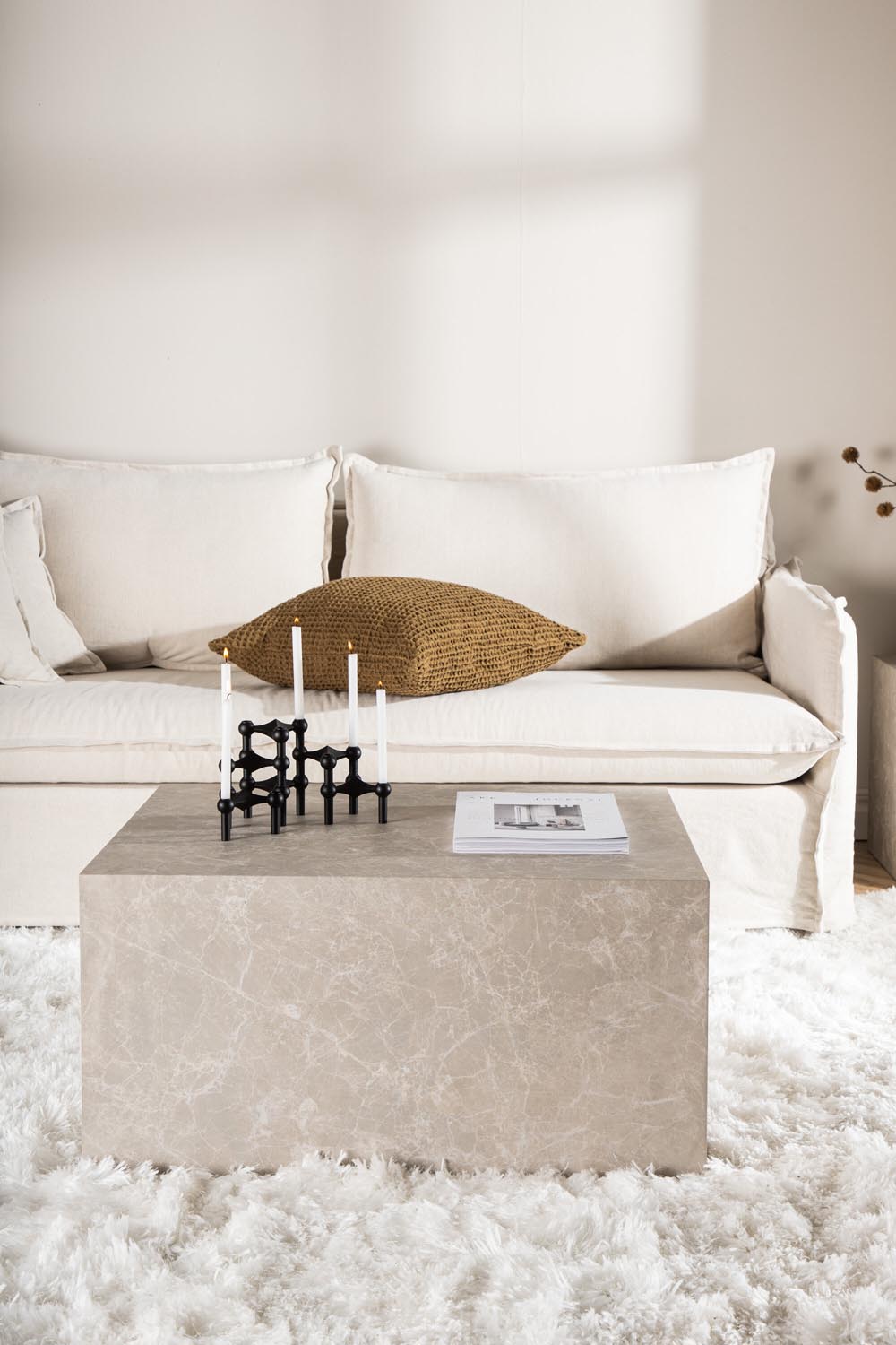 York Coffee Tisch Low in Beige präsentiert im Onlineshop von KAQTU Design AG. Beistelltisch ist von Venture Home