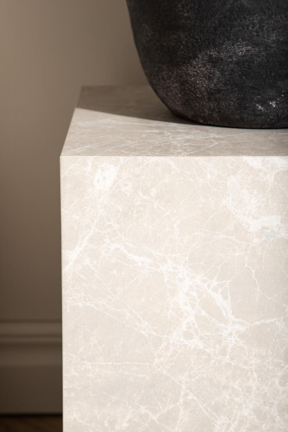 York Coffee Tisch High in Beige präsentiert im Onlineshop von KAQTU Design AG. Beistelltisch ist von Venture Home