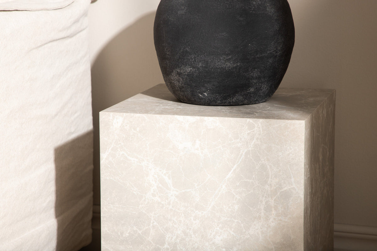 York Coffee Tisch High in Beige präsentiert im Onlineshop von KAQTU Design AG. Beistelltisch ist von Venture Home