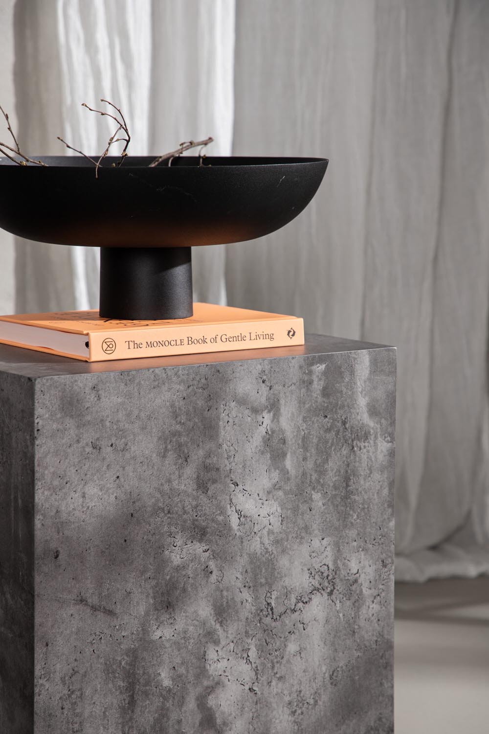 York Coffee Tisch High in Dunkelgrau präsentiert im Onlineshop von KAQTU Design AG. Beistelltisch ist von Venture Home