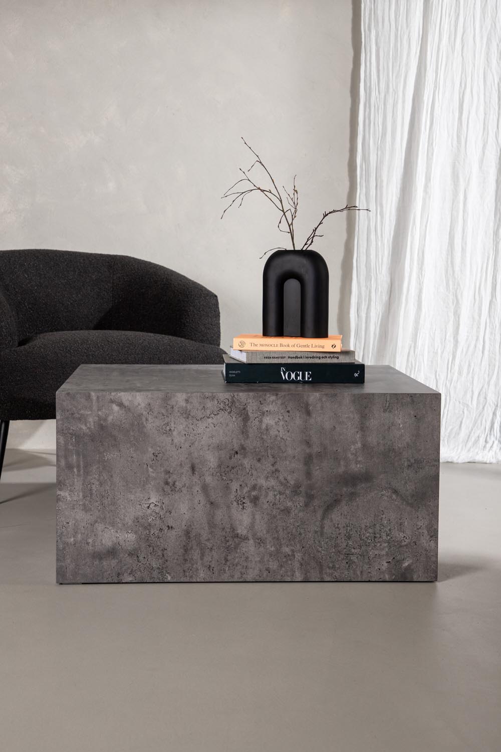 York Coffee Tisch Low in Dunkelgrau präsentiert im Onlineshop von KAQTU Design AG. Beistelltisch ist von Venture Home