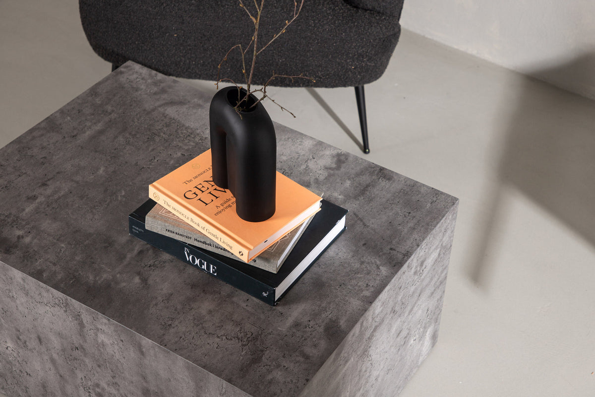 York Coffee Tisch Low in Dunkelgrau präsentiert im Onlineshop von KAQTU Design AG. Beistelltisch ist von Venture Home