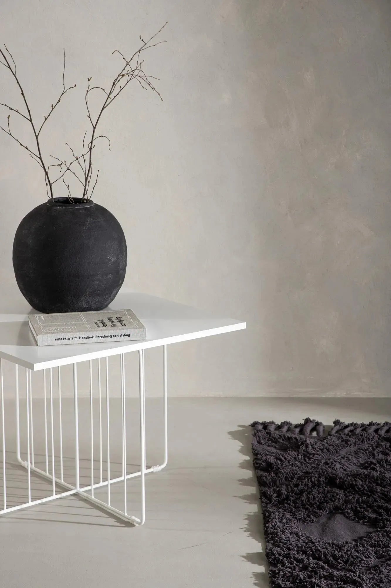 Dayton Coffee Tisch von Venture Home: Zeitloses Design in Schwarz.