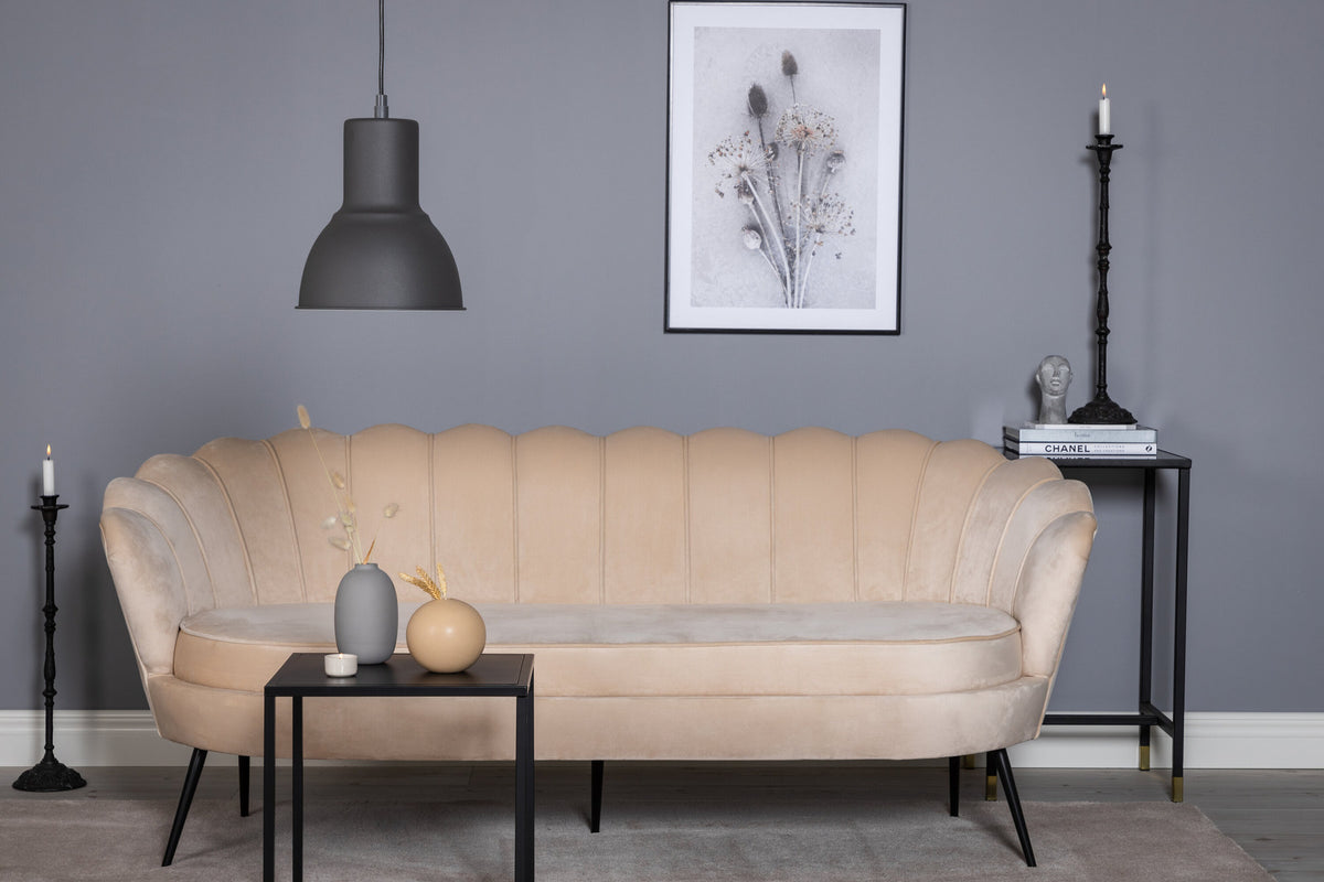 Calais Sofa in Beige präsentiert im Onlineshop von KAQTU Design AG. 3er Sofa ist von Venture Home