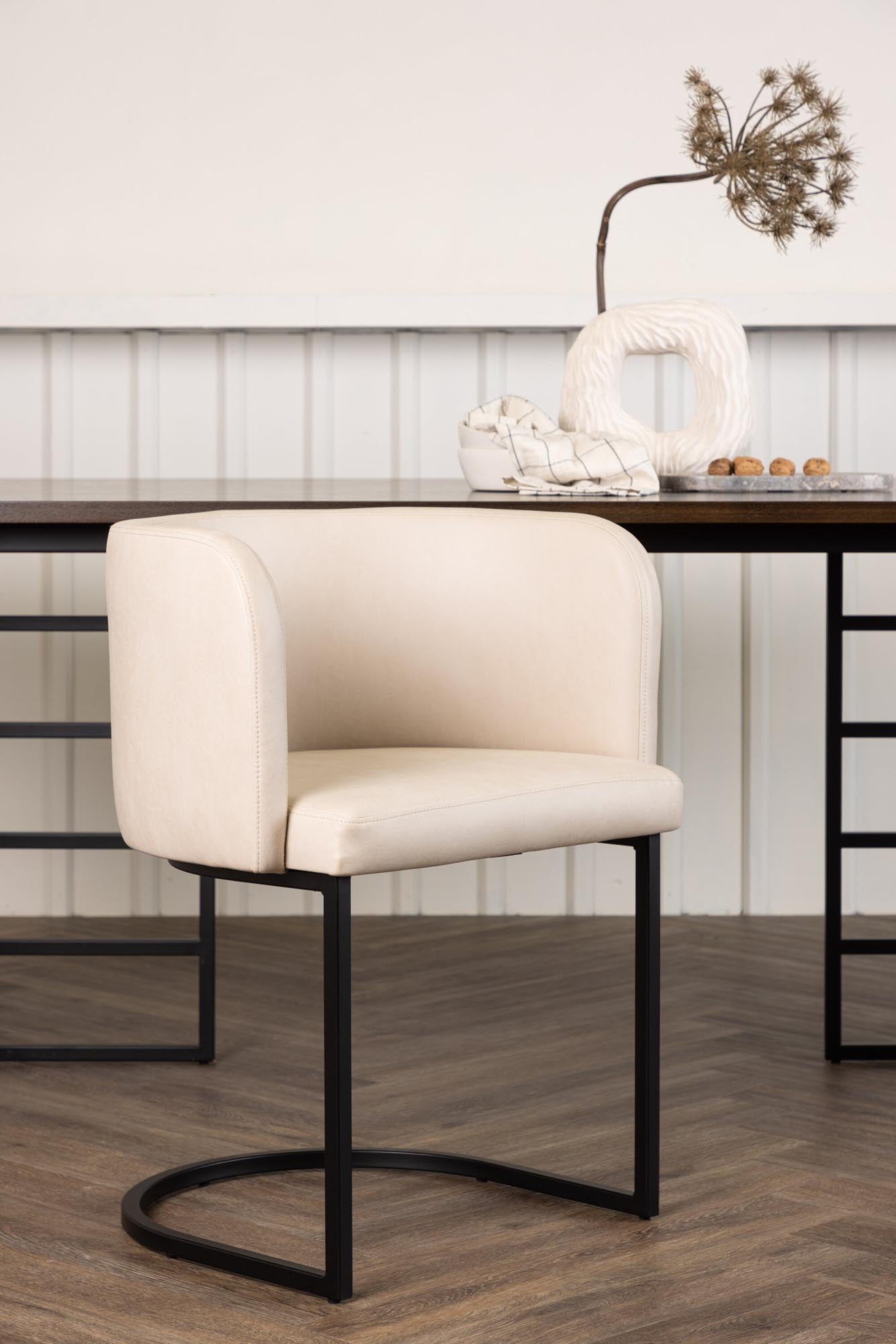 Simrishamn Stuhl in Beige präsentiert im Onlineshop von KAQTU Design AG. Schalenstuhl mit Armlehne ist von Furniture Fashion