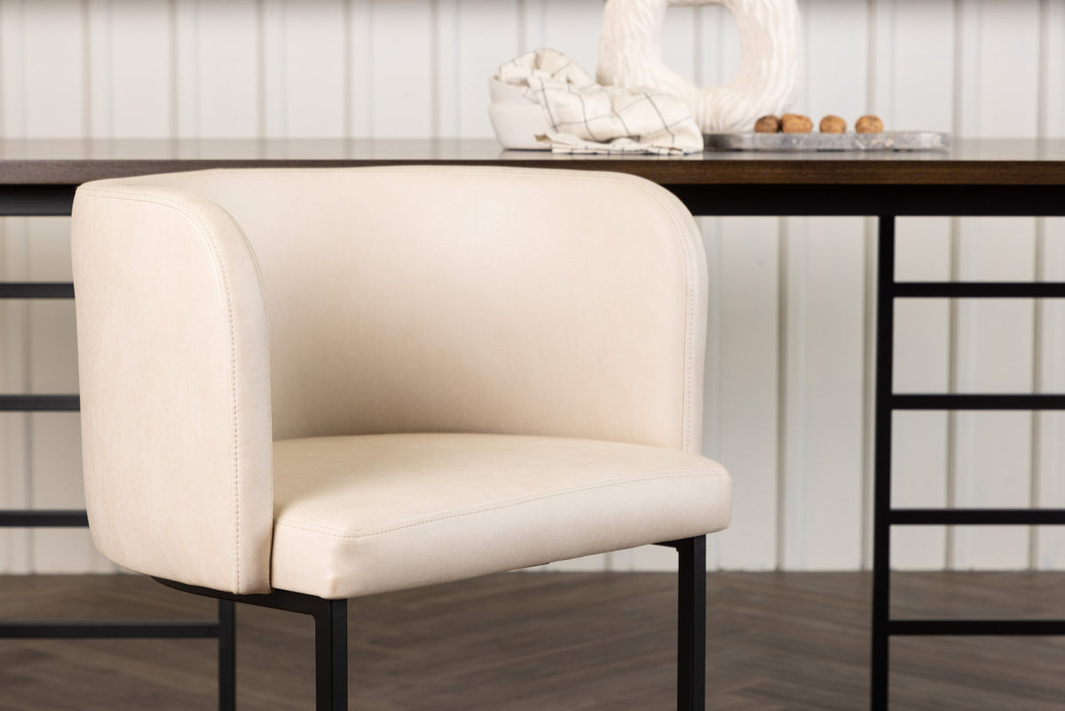 Simrishamn Stuhl in Beige präsentiert im Onlineshop von KAQTU Design AG. Schalenstuhl mit Armlehne ist von Furniture Fashion