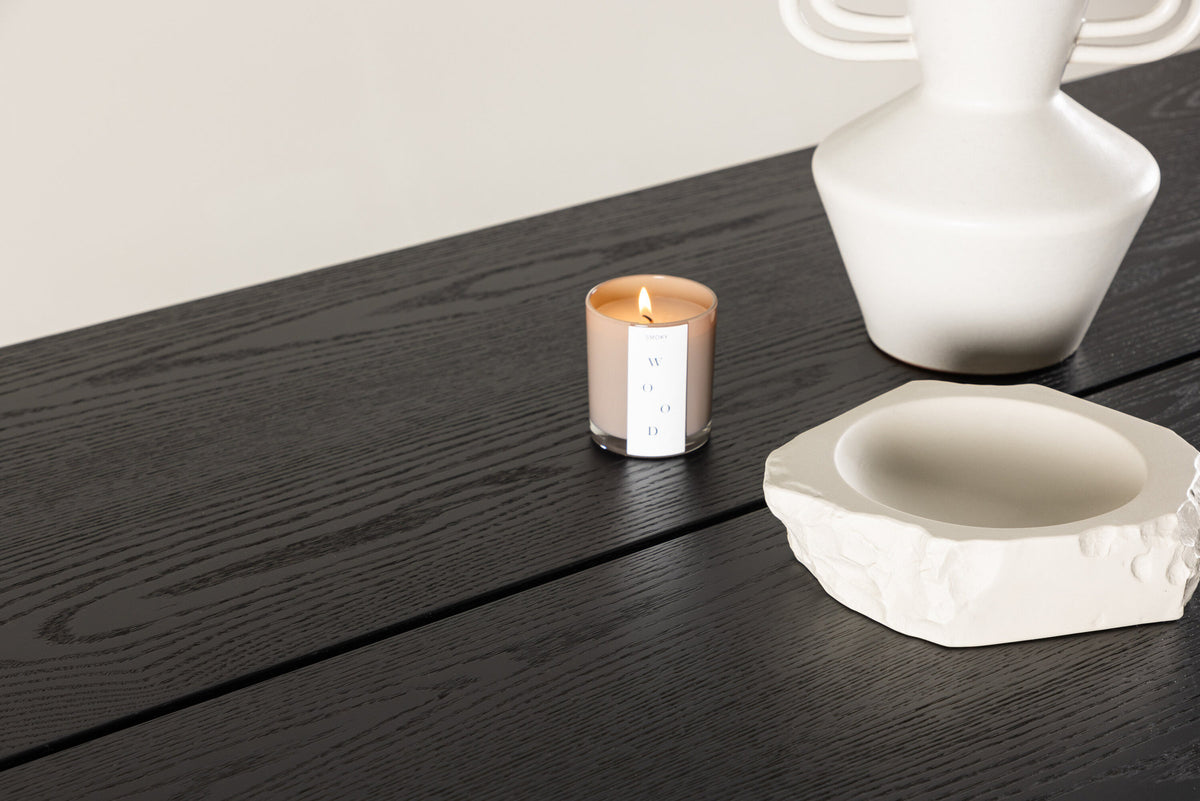 Sleek ausziehbarer Tisch in Schwarz präsentiert im Onlineshop von KAQTU Design AG. Esstisch ist von Venture Home