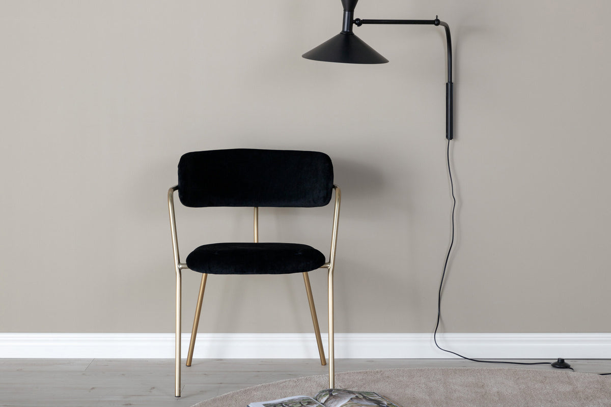Arrow Armlehnstuhl in Schwarz/Gold präsentiert im Onlineshop von KAQTU Design AG. Stuhl mit Armlehne ist von Venture Home