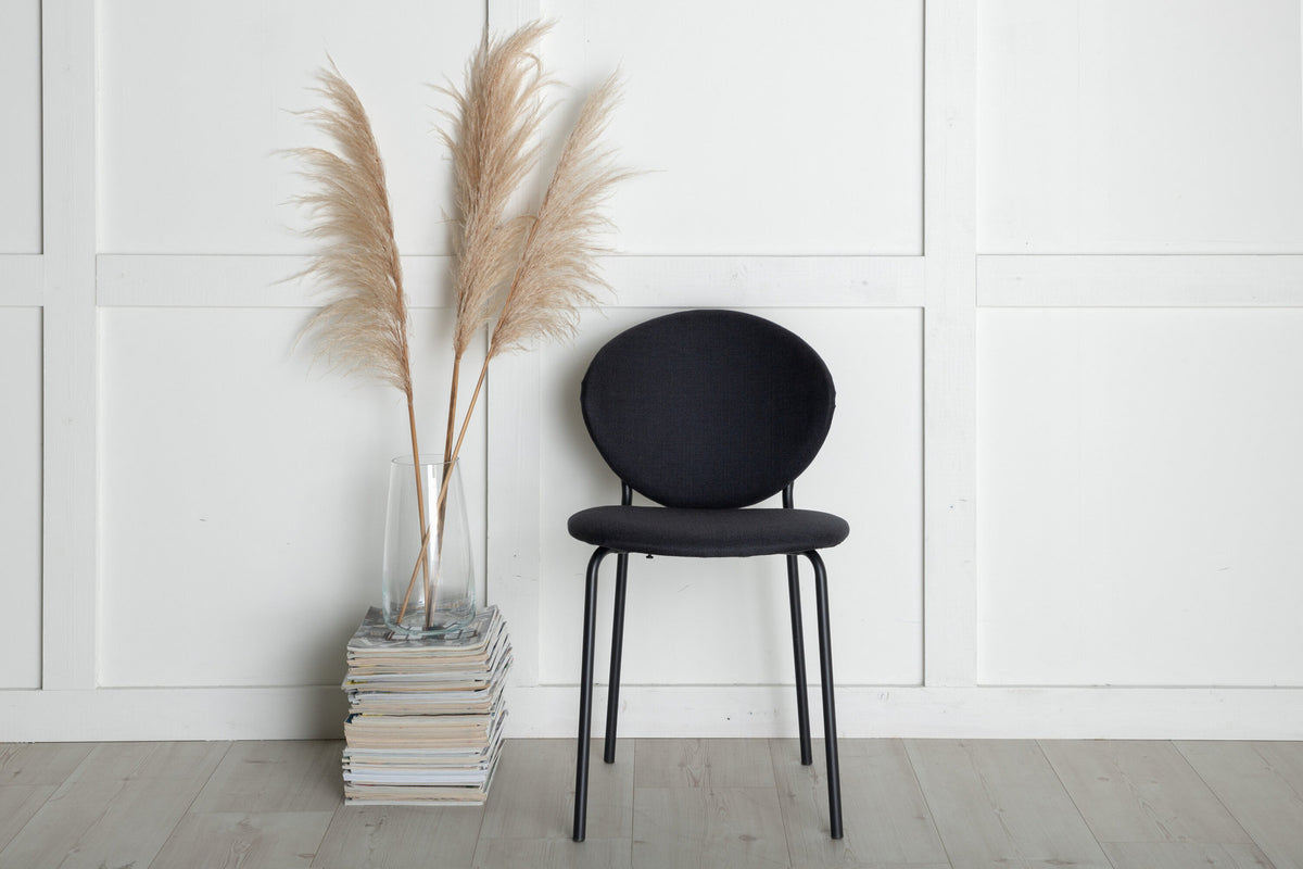 Tresorstuhl in Schwarz präsentiert im Onlineshop von KAQTU Design AG. Stuhl ist von Venture Home