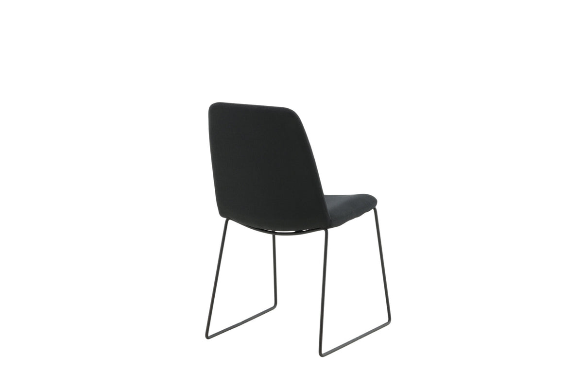 Muce Stuhl in Schwarz präsentiert im Onlineshop von KAQTU Design AG. Stuhl ist von Venture Home