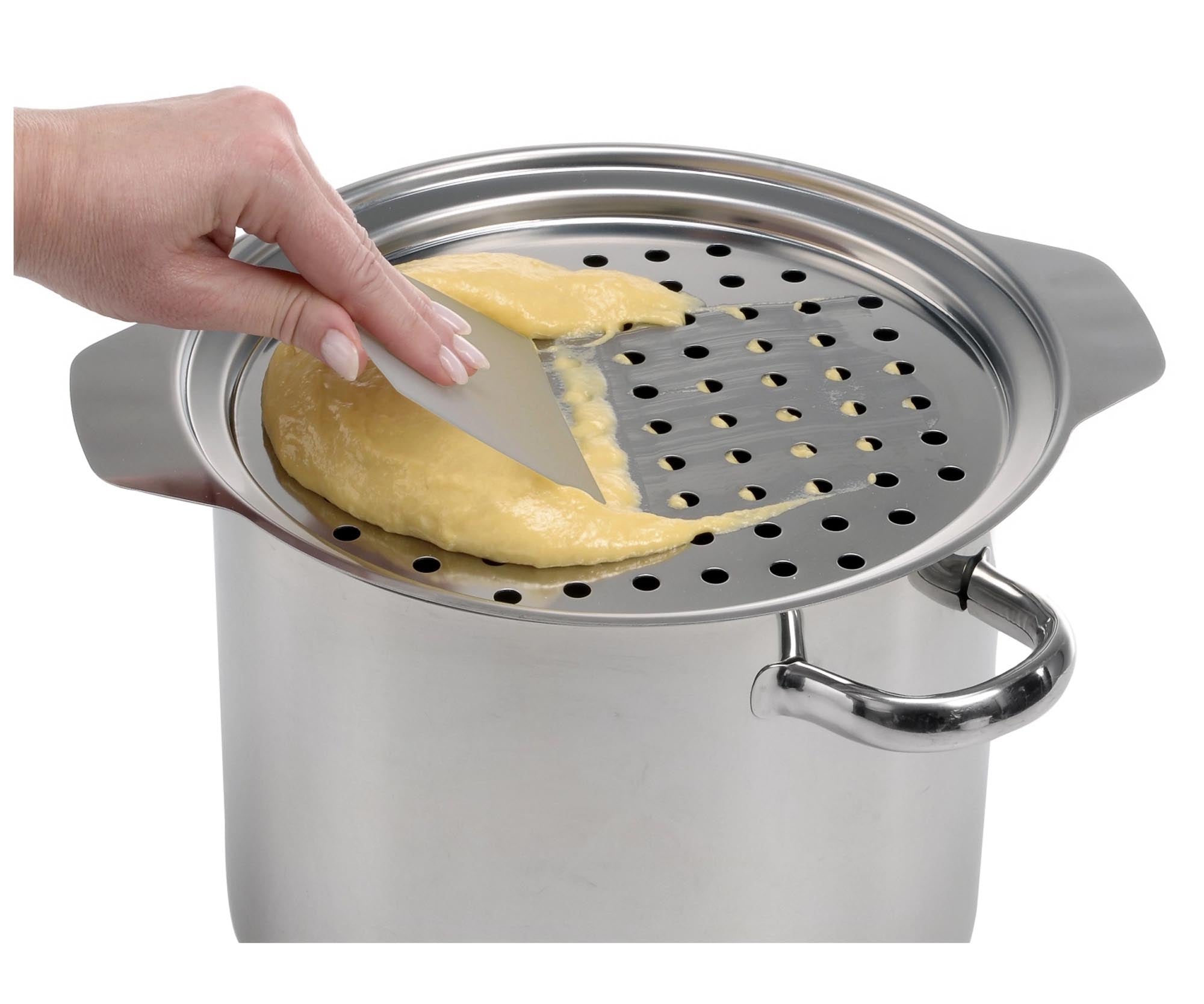 Praktischer Spätzleaufsatz für Töpfe 24-28 cm, ideal für hausgemachte Spätzle, robust, einfach zu bedienen und zu reinigen.