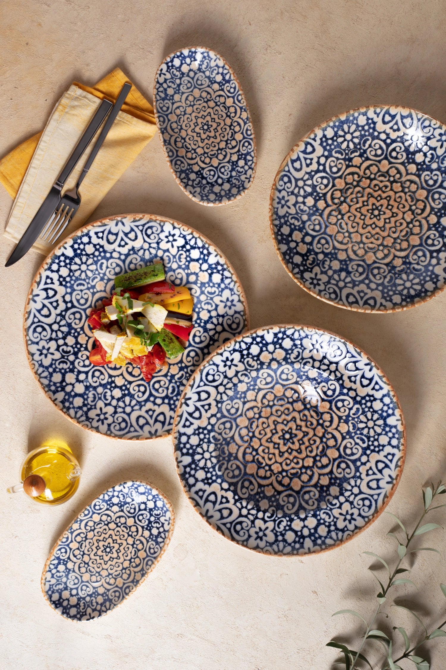 Eleganter ovaler Gourmet Teller Alhambra von Bonna, 34x19 cm, perfekt für exquisite Anrichte und festliche Tischdekoration.