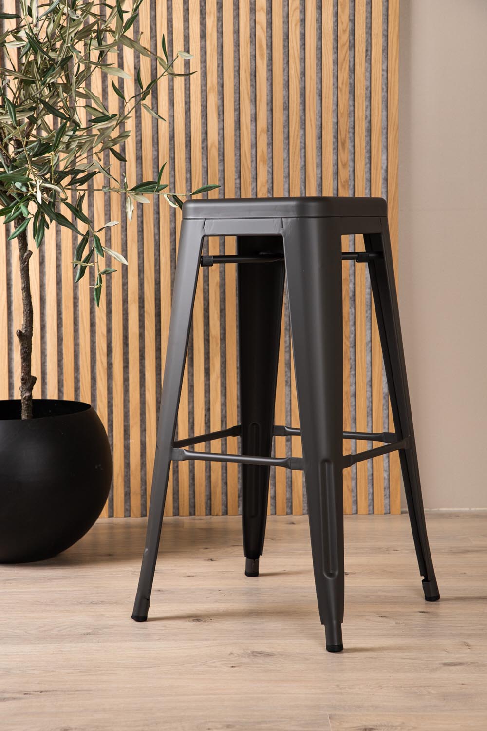 Tempe Barstuhl in Dunkelgrau präsentiert im Onlineshop von KAQTU Design AG. Barhocker ist von Venture Home