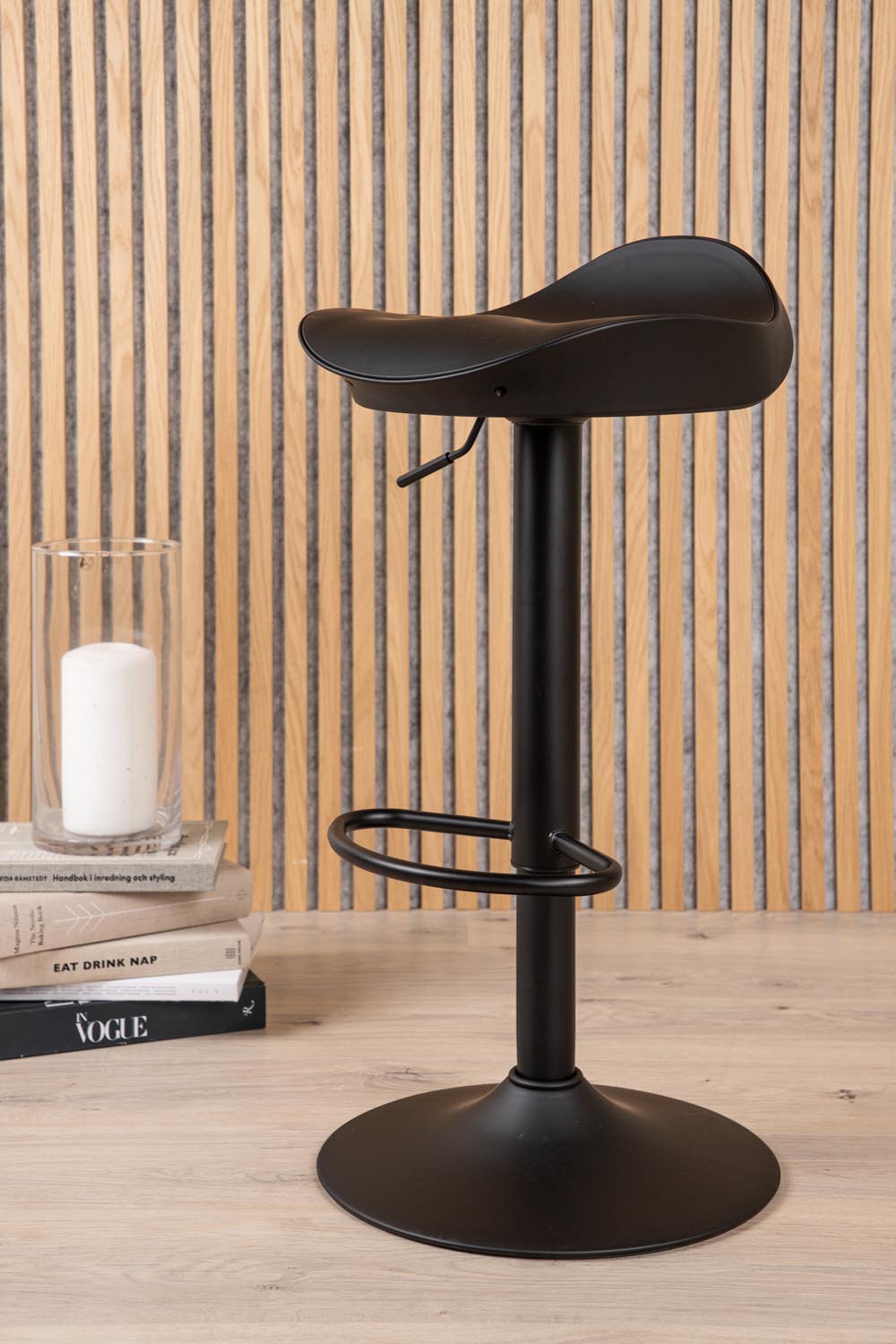 Adesto Barstuhl in Schwarz präsentiert im Onlineshop von KAQTU Design AG. Barstuhl ist von Venture Home