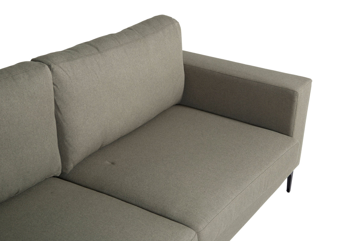 Bolero Sofa in Grün präsentiert im Onlineshop von KAQTU Design AG. 3er Sofa ist von Venture Home