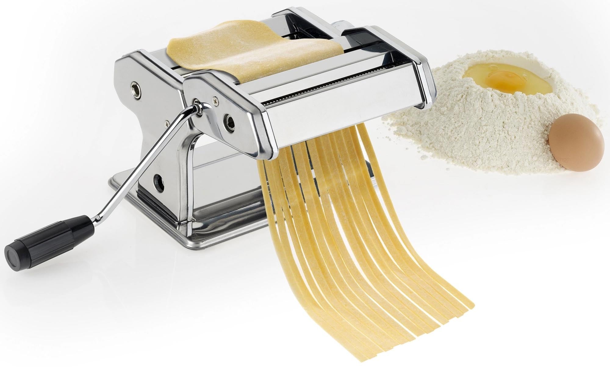 Robuste Pastamaschine aus Edelstahl von Westmark, kompakte Masse (20x20x15,5 cm), ideal für frische, selbstgemachte Pasta.