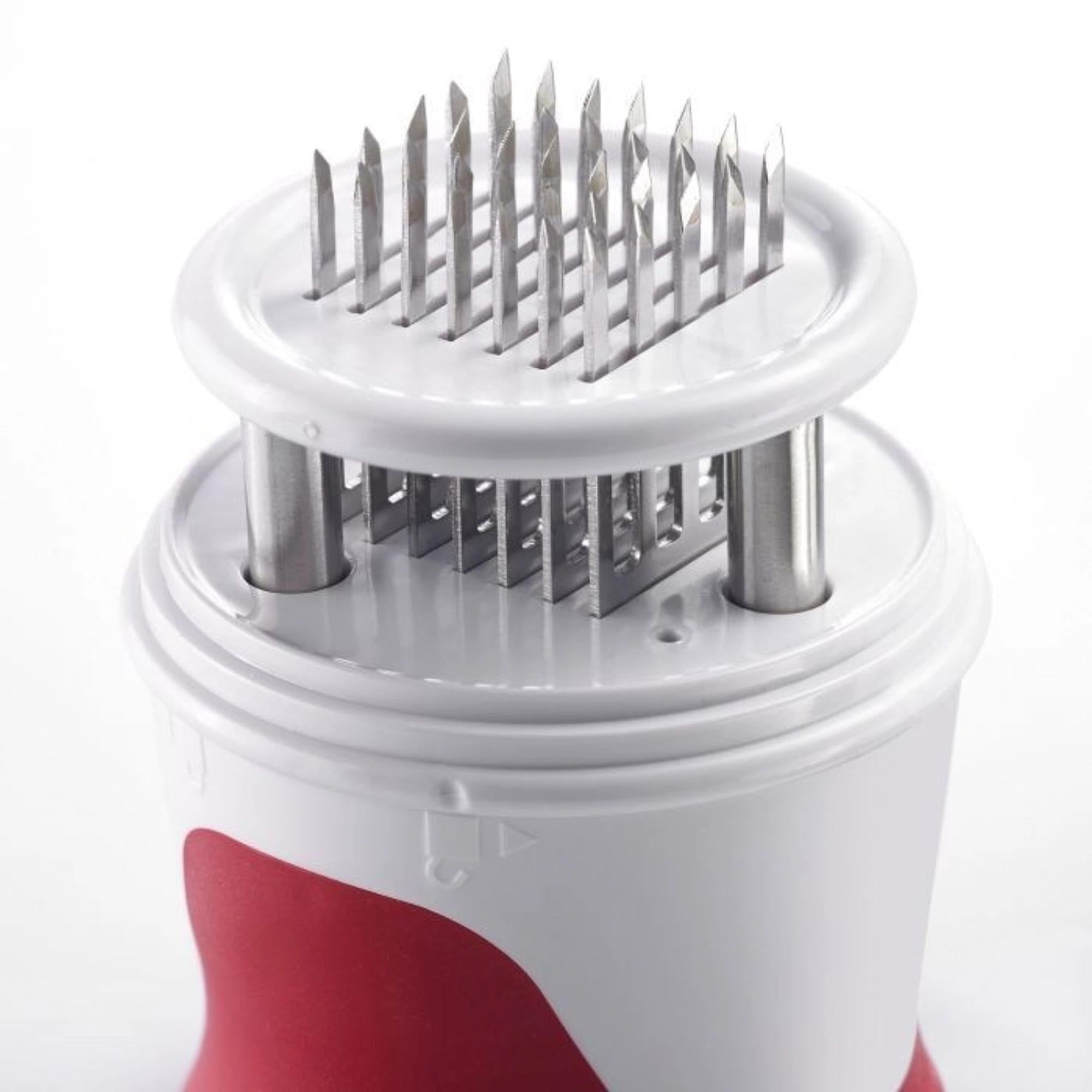 Kompakter Fleischsteaker mit 35 Edelstahlklingen, ideal für zartes Fleisch, Maße: 7,3x7,3x10,7 cm, robust und einfach zu nutzen.