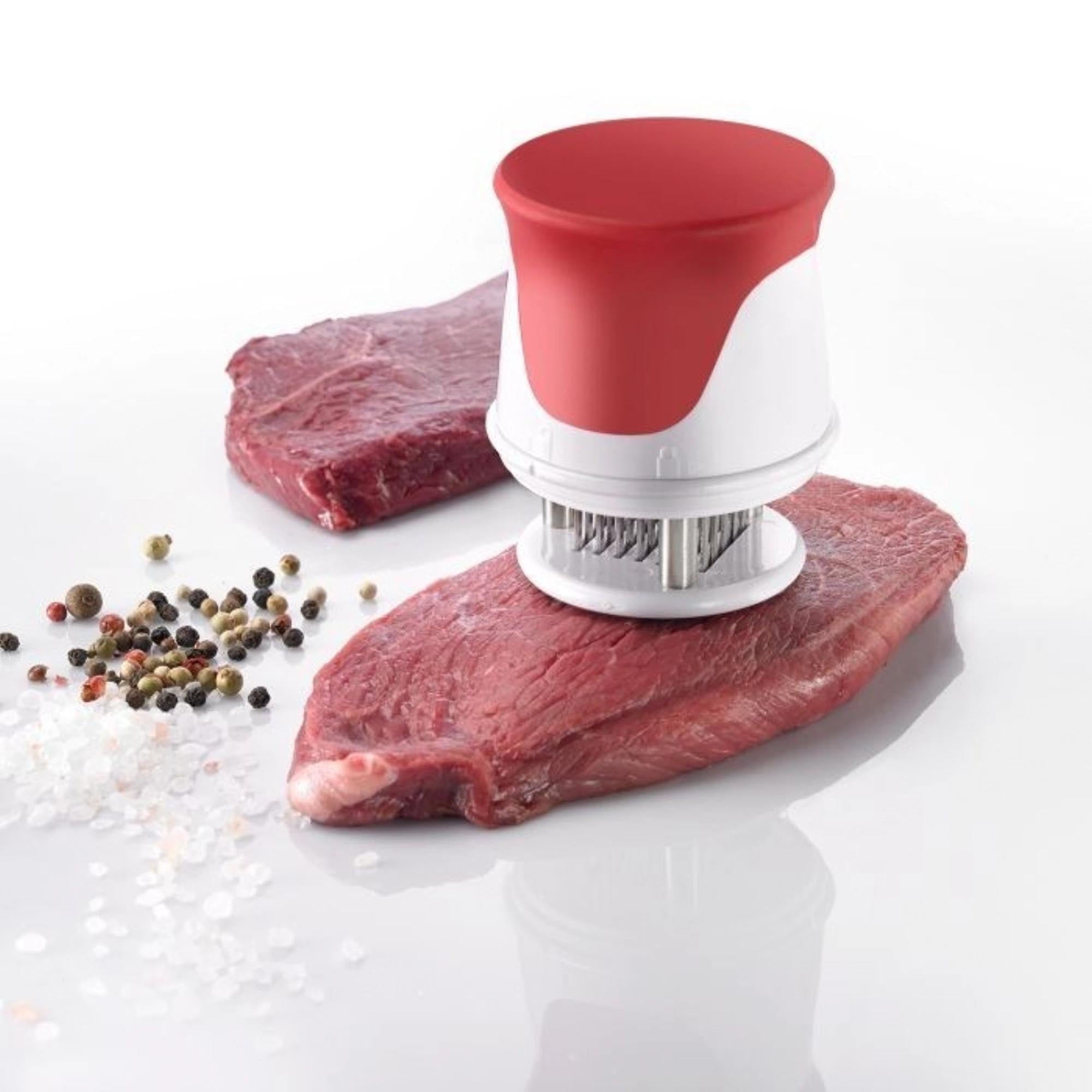 Kompakter Fleischsteaker mit 35 Edelstahlklingen, ideal für zartes Fleisch, Maße: 7,3x7,3x10,7 cm, robust und benutzerfreundlich.