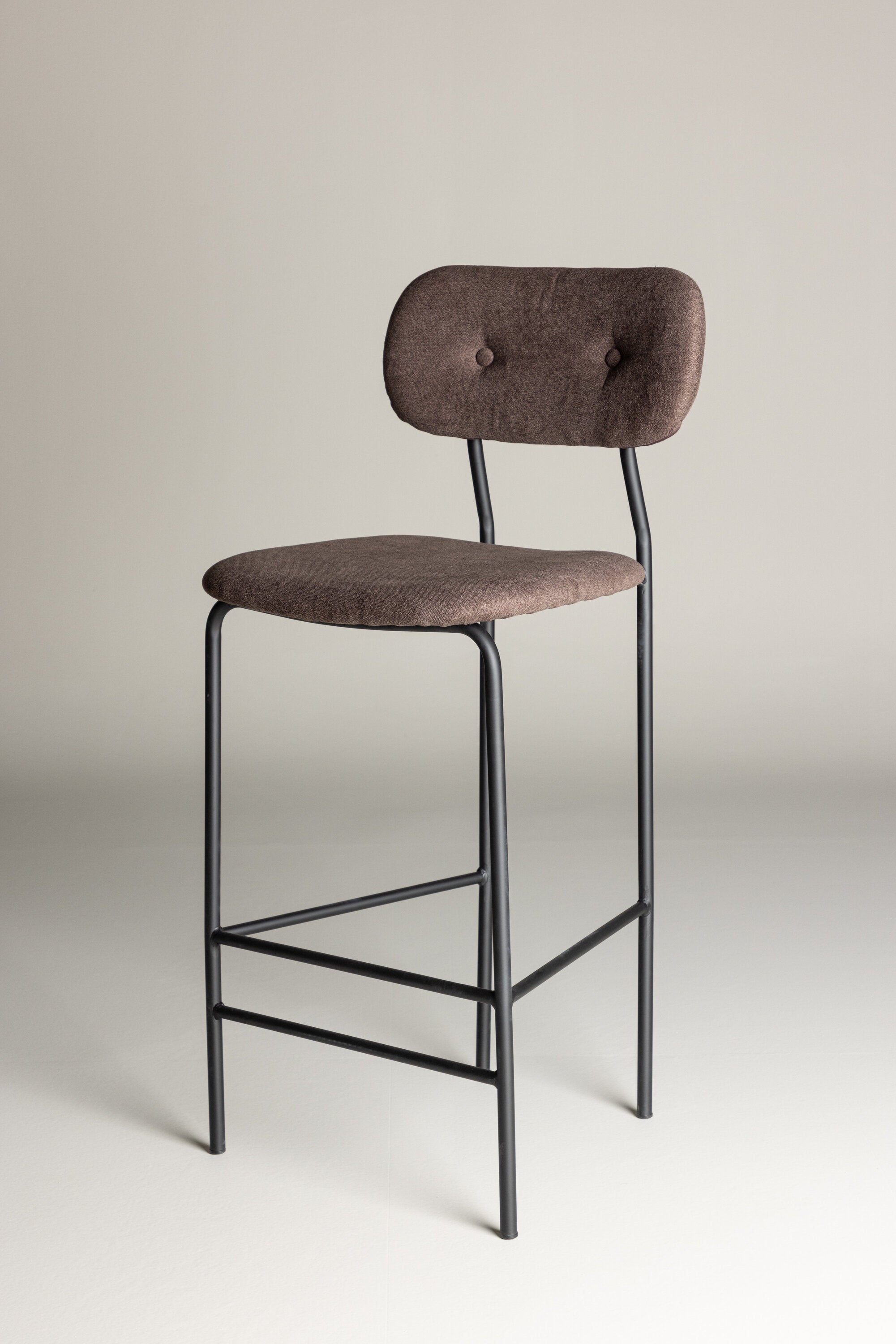 Ralf Barstuhl in Braun präsentiert im Onlineshop von KAQTU Design AG. Barstuhl ist von Venture Home