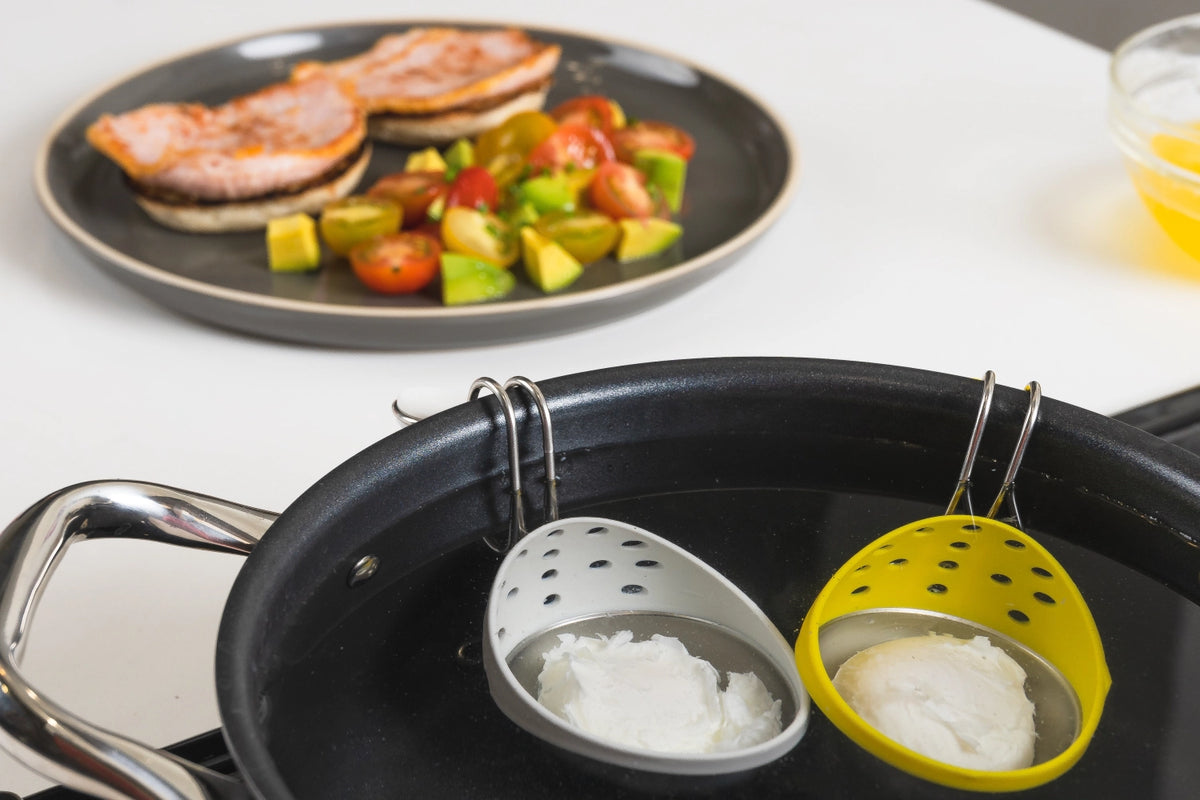 Eier-Pochierer Deluxe 2er Set in Gelb präsentiert im Onlineshop von KAQTU Design AG. Kochbesteck ist von Cuisipro