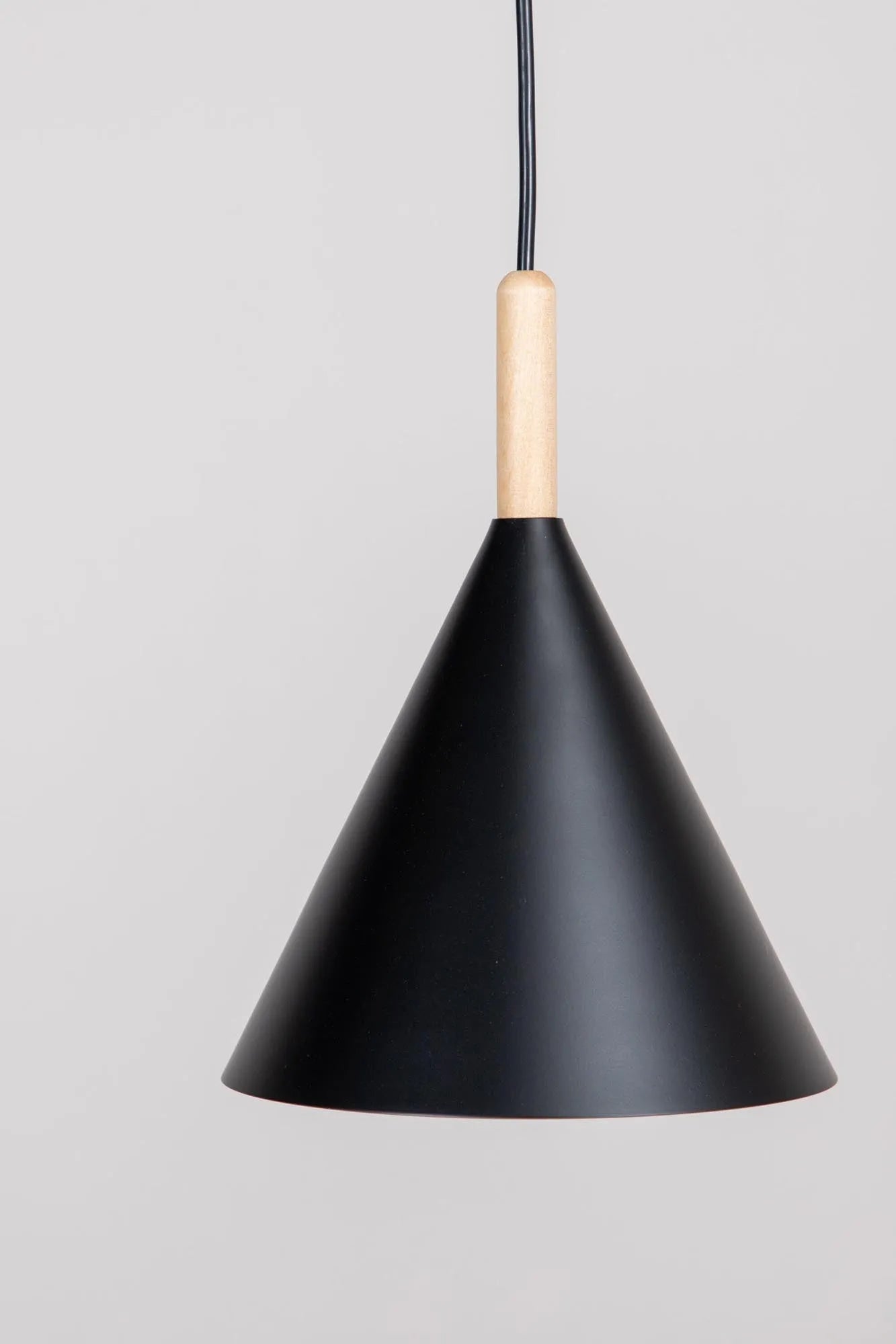 Elegante Enif Pendelleuchte von Venture Home für modernes Ambiente.