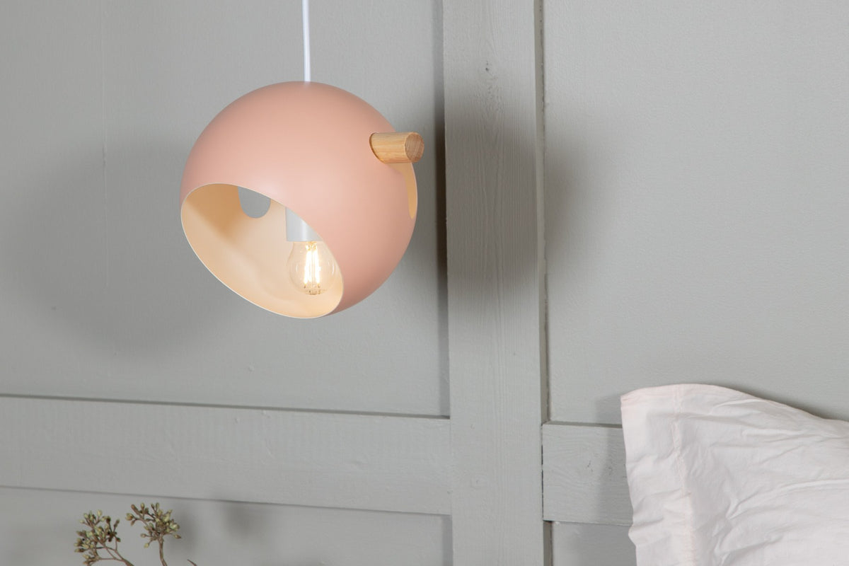 Tubbie Pendelleuchte in Altrosa präsentiert im Onlineshop von KAQTU Design AG. Pendelleuchte ist von Venture Home