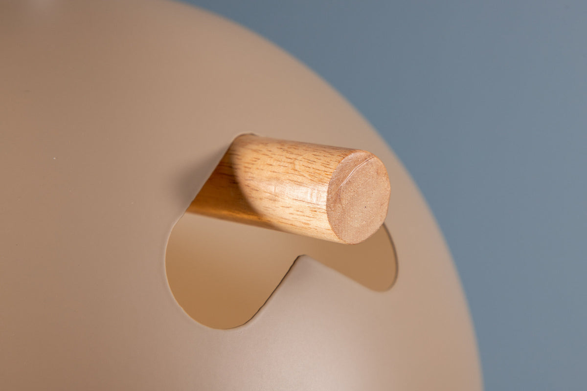 Tubbie Pendelleuchte in Beige präsentiert im Onlineshop von KAQTU Design AG. Pendelleuchte ist von Venture Home
