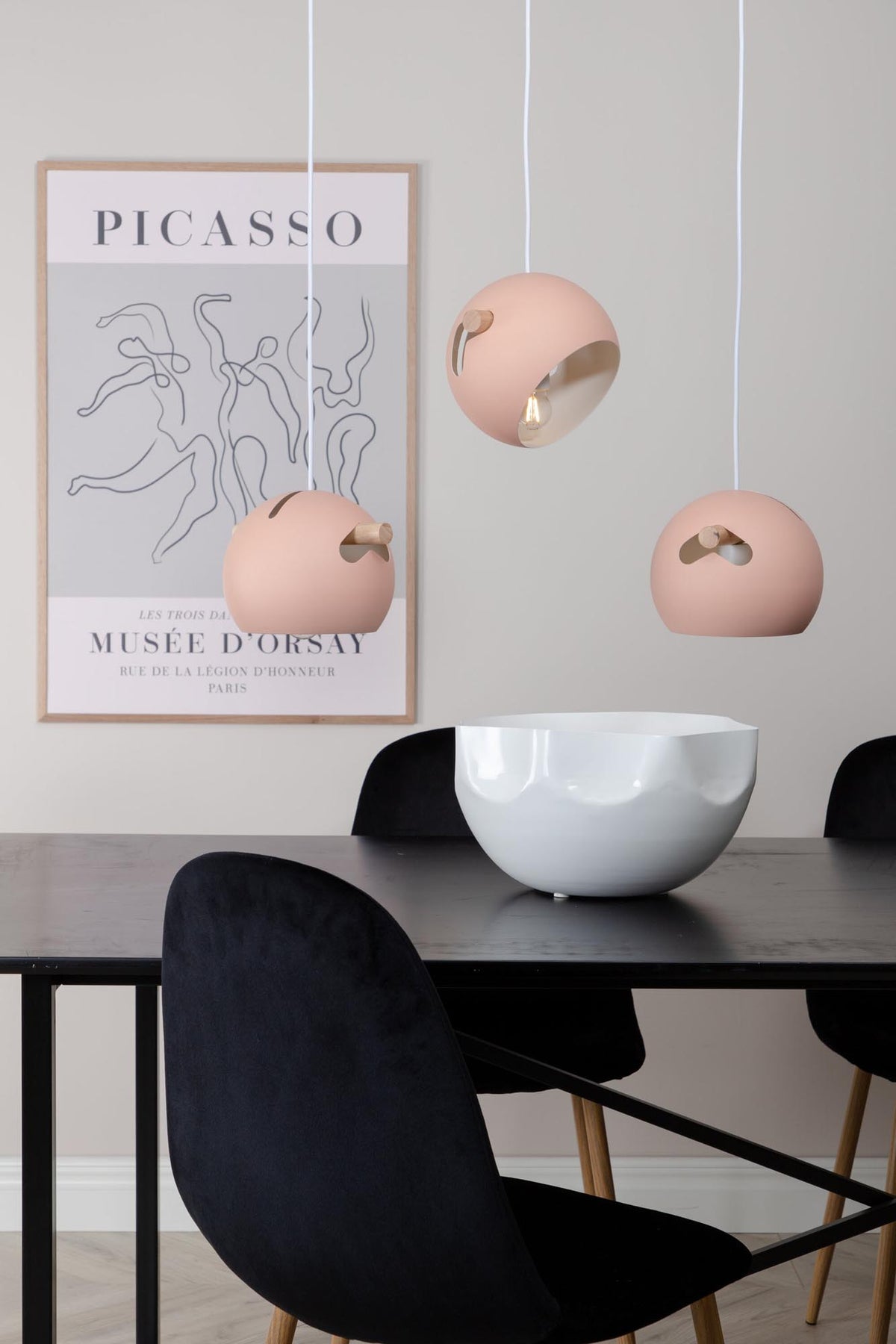 Tubbie Pendelleuchte in Altrosa präsentiert im Onlineshop von KAQTU Design AG. Pendelleuchte ist von Venture Home
