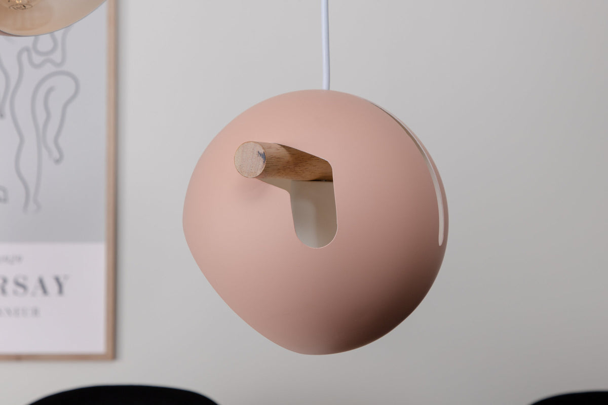 Tubbie Pendelleuchte in Altrosa präsentiert im Onlineshop von KAQTU Design AG. Pendelleuchte ist von Venture Home