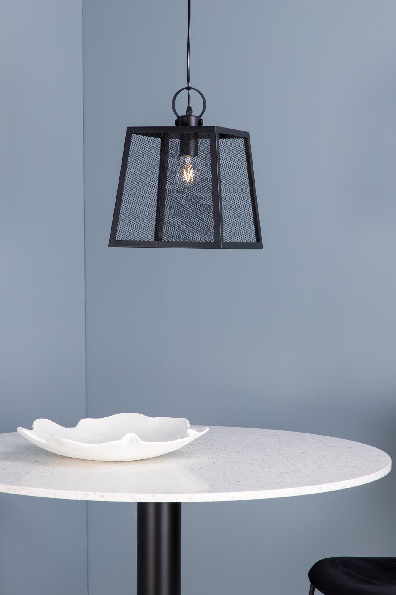 Elegante Hage Pendelleuchte von Venture Home: Ein zeitloses Design-Highlight für jeden Raum, ideal für stimmungsvolle Beleuchtung.