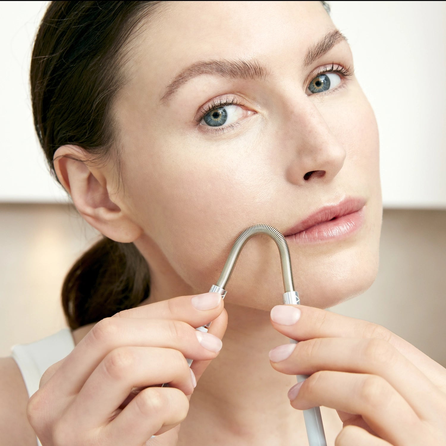 Repisser les cheveux, 17,9x7,3 cm