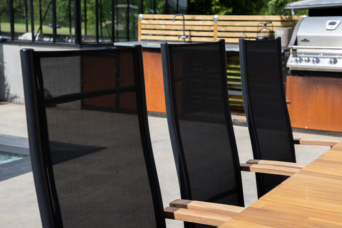 Panama Gartenstuhl Light in Schwarz präsentiert im Onlineshop von KAQTU Design AG. Gartenstuhl mit Armlehnen ist von Venture Home