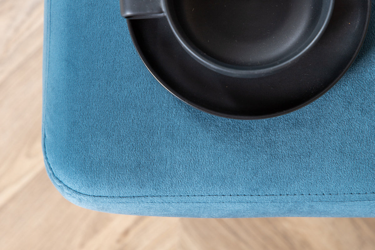 Boom Ottoman / Pouf in Blau präsentiert im Onlineshop von KAQTU Design AG. Ottoman ist von Venture Home