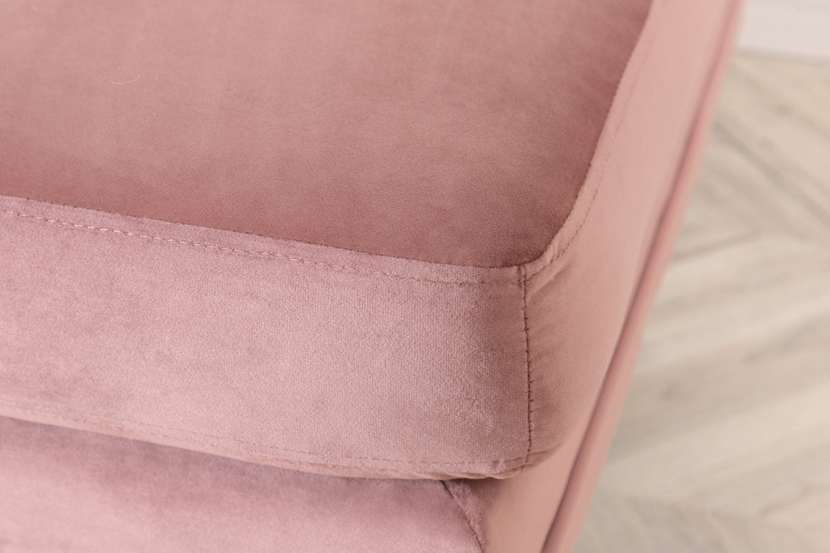 Boom Ottoman / Pouf in Rosa präsentiert im Onlineshop von KAQTU Design AG. Ottoman ist von Venture Home