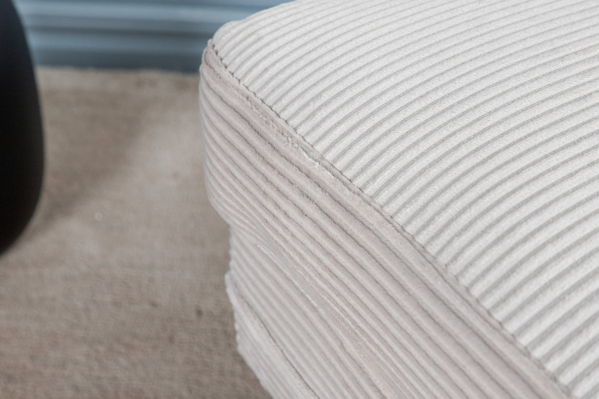 Boom Ottoman / Pouf in Beige präsentiert im Onlineshop von KAQTU Design AG. Ottoman ist von Venture Home