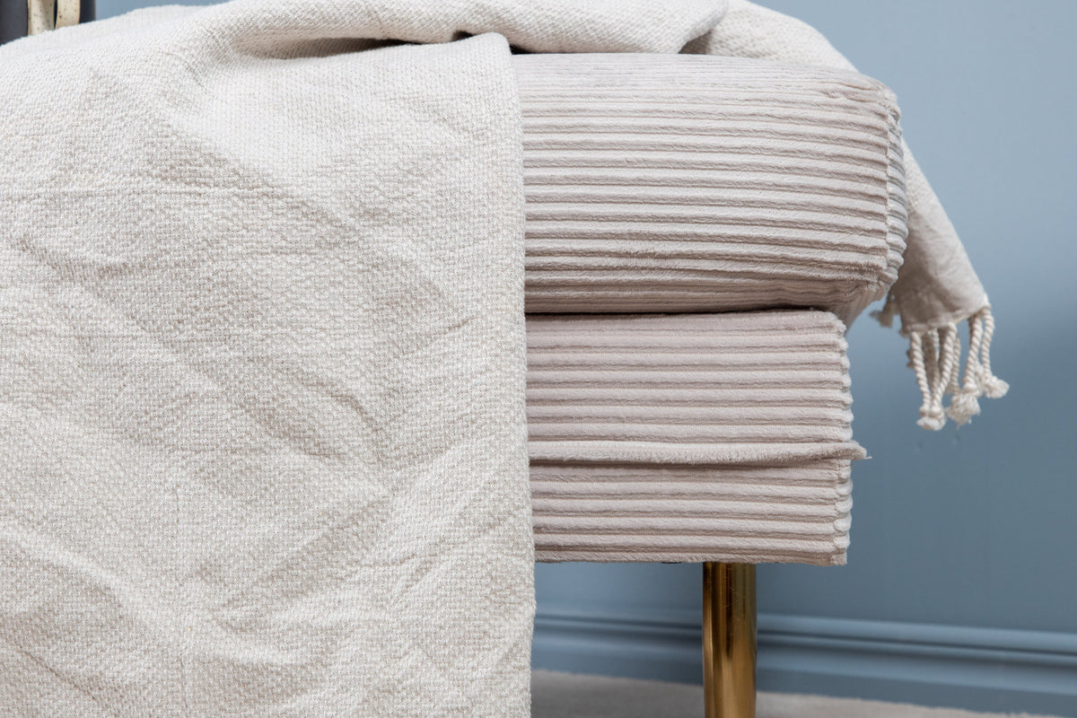 Boom Ottoman / Pouf in Beige präsentiert im Onlineshop von KAQTU Design AG. Ottoman ist von Venture Home
