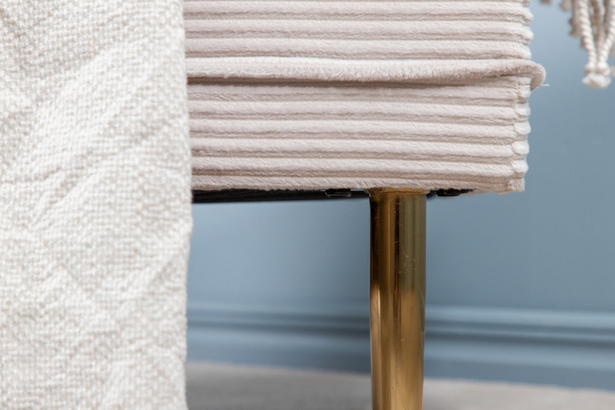 Boom Ottoman / Pouf in Beige präsentiert im Onlineshop von KAQTU Design AG. Ottoman ist von Venture Home