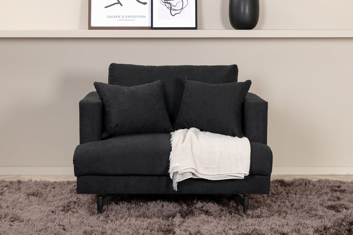 Sofia Sessel in Schwarz präsentiert im Onlineshop von KAQTU Design AG. Sessel mit Armlehnen ist von Venture Home