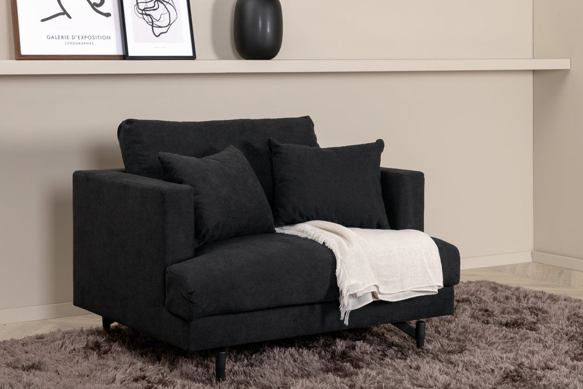 Sofia Sessel in Schwarz präsentiert im Onlineshop von KAQTU Design AG. Sessel mit Armlehnen ist von Venture Home