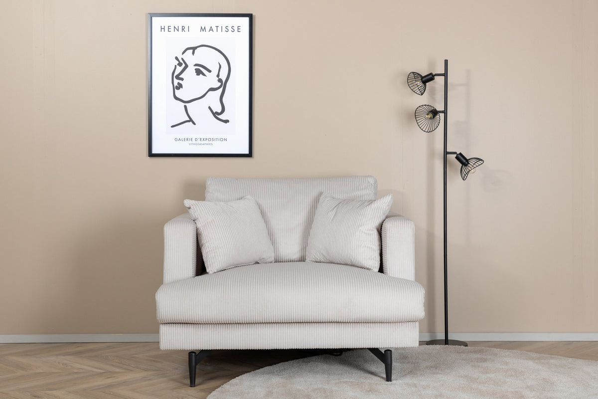 Sofia Sessel in Beige präsentiert im Onlineshop von KAQTU Design AG. Sessel mit Armlehnen ist von Venture Home