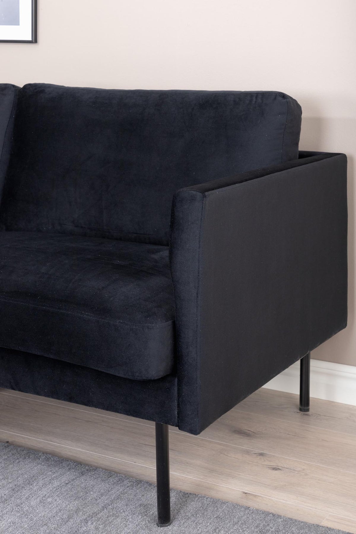 Zoom 2er Sofa in Schwarz präsentiert im Onlineshop von KAQTU Design AG. 2er Sofa ist von Venture Home