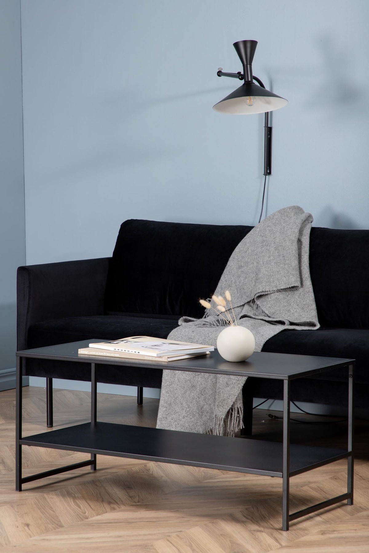 Zoom 3er Sofa in Schwarz präsentiert im Onlineshop von KAQTU Design AG. 3er Sofa ist von Venture Home
